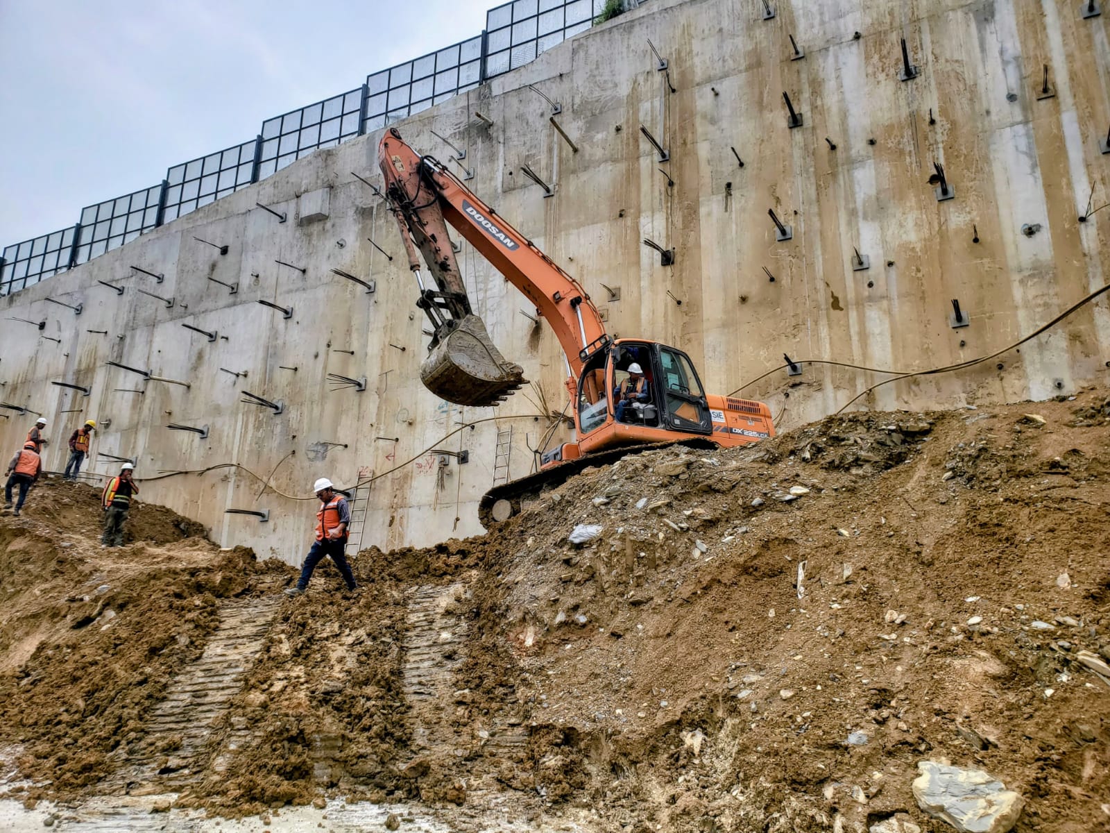 Stampa Residencial Santa Fe CDMX — muros de contención y cimentación profunda
